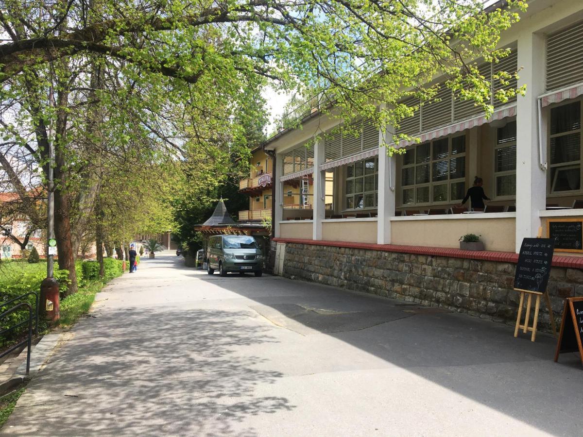 Ubytovani V Soukromi Luzne Luhačovice Exteriör bild